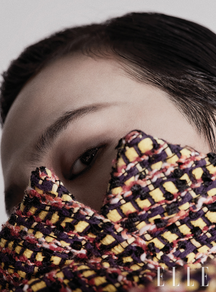 트위드 코트는 Chanel.