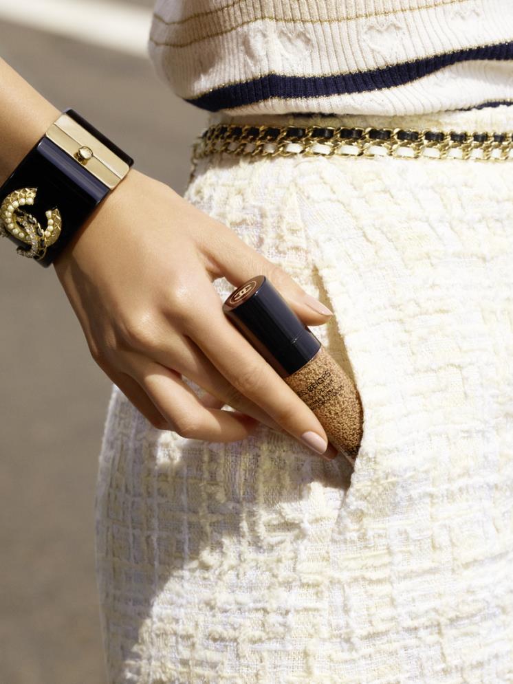 레 베쥬 뚜쉬 드 뗑, 20ml 9만7천원, Chanel.