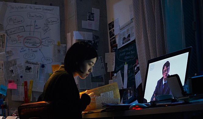 영화 < 신문기자> 중 요시오카 에리카( 심은경)의 대사 "그 누구보다 자신을 믿고 의심하라"
