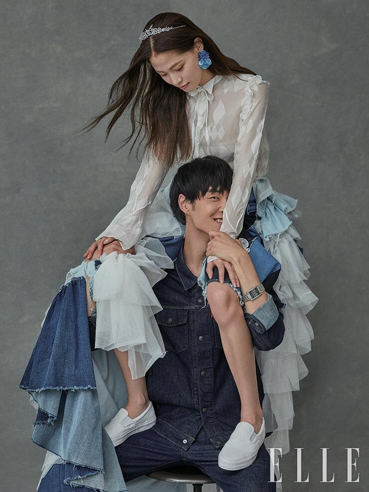 박진이 입은 데님 재킷은 14만9천원, 팬츠는 12만9천원, 모두 Levi’s. 메탈 워치는 1백22만원, Ferragamo Timepiece by Gallery O’clock. 김아현이 입은 시스루 블라우스는 가격 미정, H&M. 데님 스커트는 가격 미정, Dew E Dew E. 이어링은 7만9천원, Fruta. 티아라는 가격 미정, Sooya. 슬립온은 가격 미정, Converse.