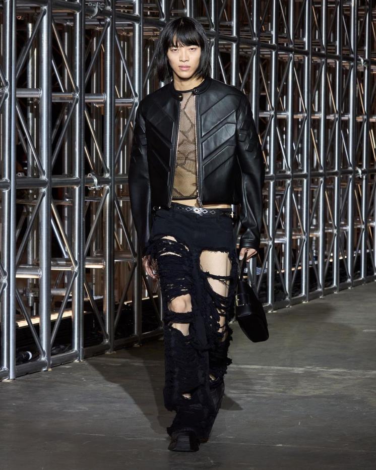 디온 리 2023 F/W 컬렉션