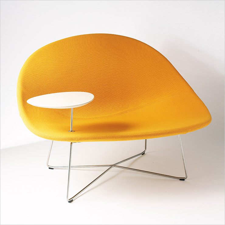 고운 옐로 컬러가 시선을 사로잡는 이솔라 라운지 체어는 가격 미정, Tacchini by H binc.