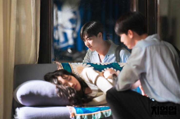 치얼업 삼각관계