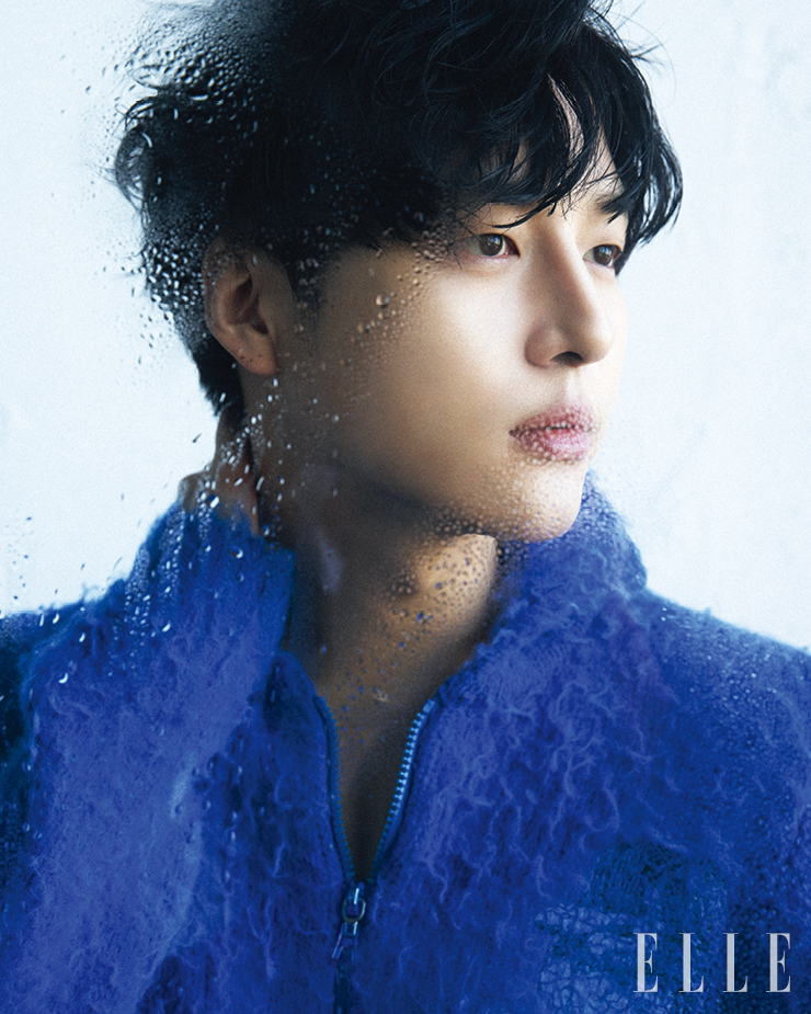 니트 집업은 ERL by G.Street 494 Homme.