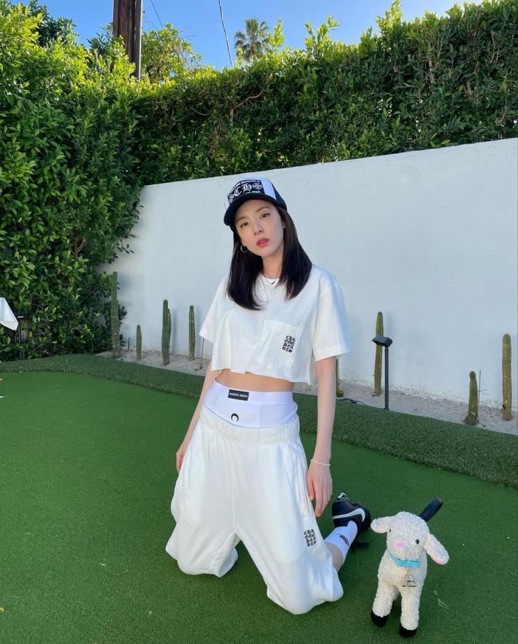 산다라박 화이트크롭티