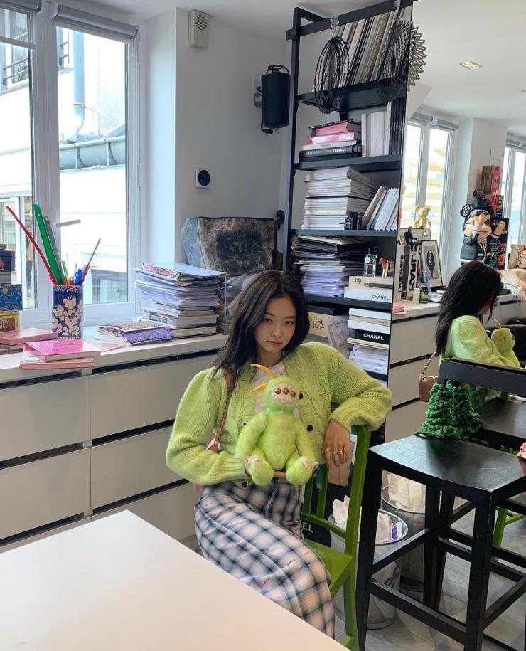 @jennierubyjane