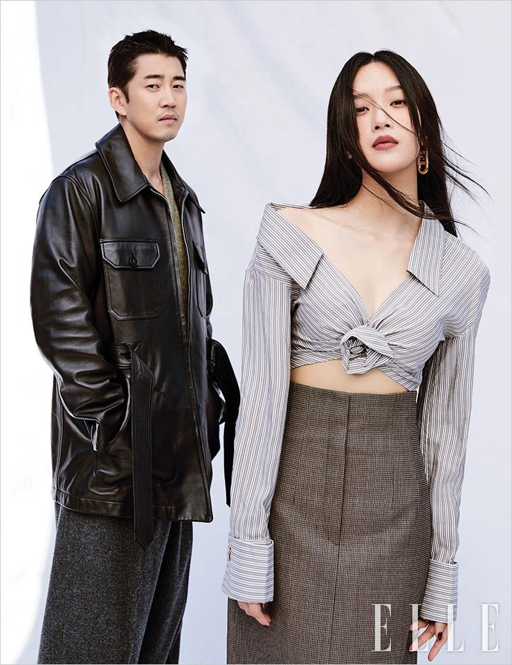 윤계상이 입은 블랙 레더 트렌치코트는 Recto. 브이넥 니트 톱은 Lemaire. 와이드 팬츠는 Maison Margiela. 문가영이 입은 매듭 장식의 크롭트 셔츠와 미디스커트, 이어링은 모두 Fendi.
