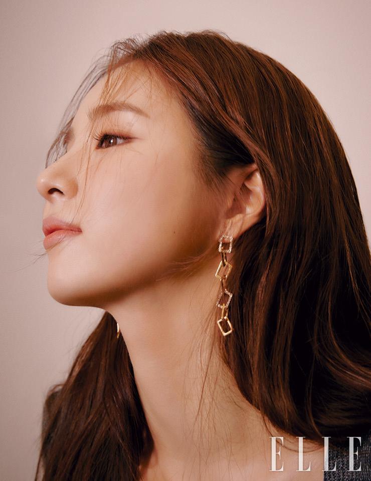 드롭 이어링은 Ille Lan.