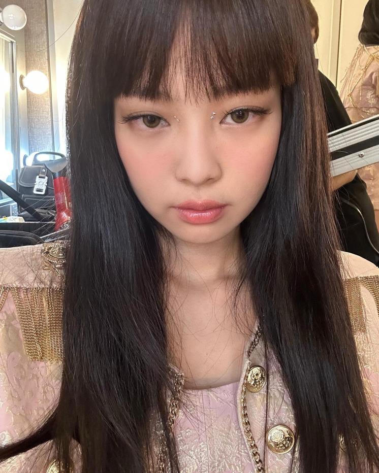 @jennierubyjane