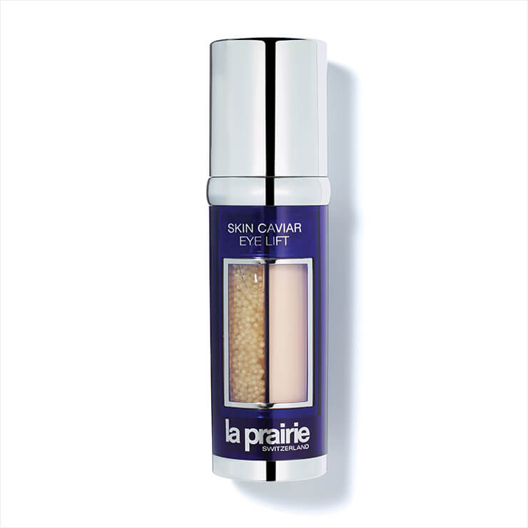 캐비아 비즈와 핑크빛 젤 세럼이 섞이며 즉각적으로 피부를 탄탄하게 만들어줄 뿐 아니라 시간이 지날수록 피부를 개선해 눈이 커지고 또렷해진다. 스킨 캐비아 아이 리프트, 60만3천원, La Prairie. 