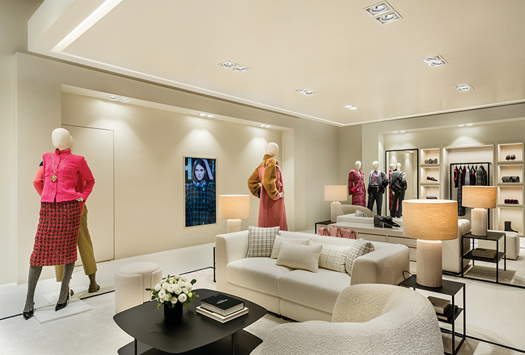 층고를 달리한 레디 투 웨어 살롱.