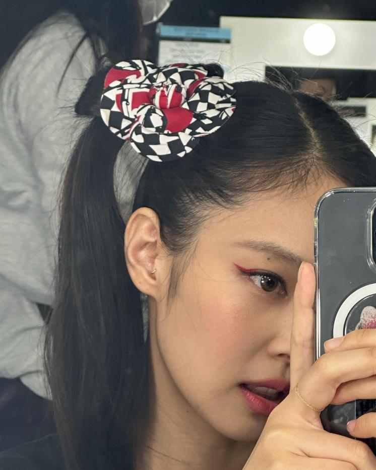 @jennierubyjane