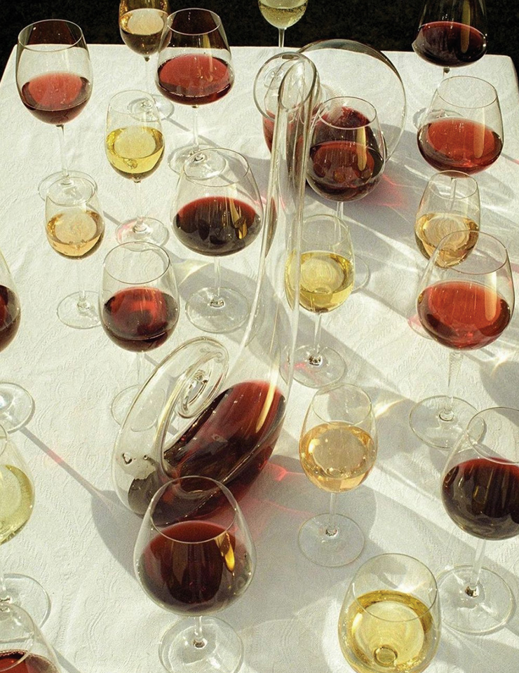 @moderntablelife 취향이 비슷한 친구들과 함께 테이블웨어를 중심으로 영감 가득한 리빙 신을 차곡차곡 모으고 있는 기록 계정. 우리가 생각하는 아름다운 모던 테이블의 기준이 담겨 있다. 이 아카이브를 바탕으로 재미있는 프로젝트를 기획 중! 