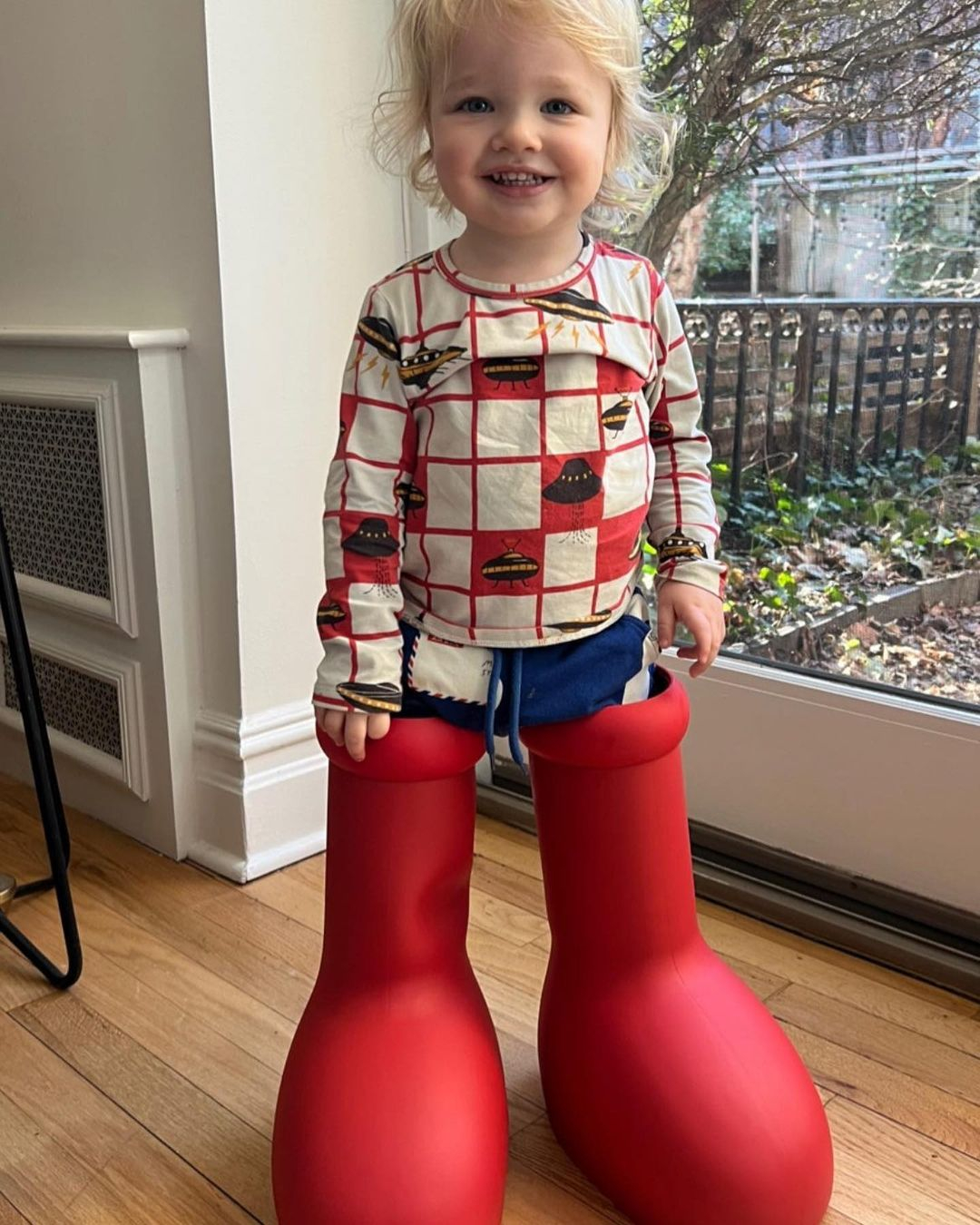 MSCHF '빅 레드 부츠'