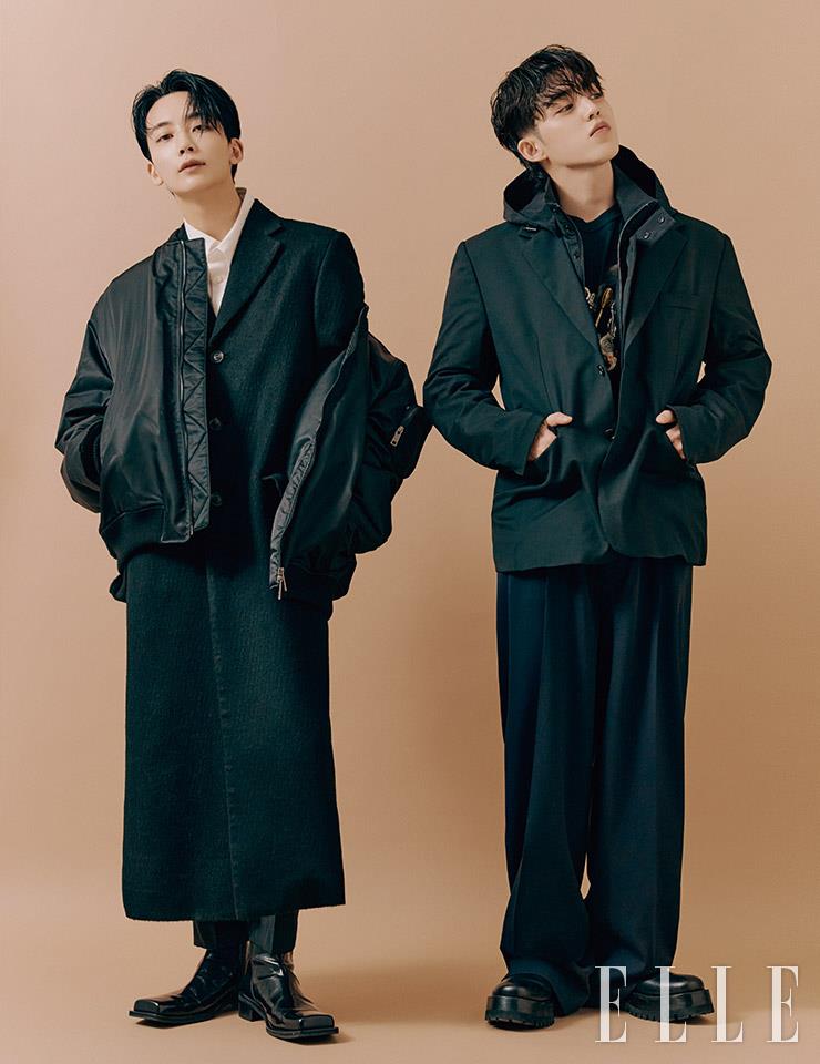 정한이 입은 점퍼와 팬츠는 모두 MNGU. 코트는 Lemeteque. 셔츠는 COS. 슈즈는 Prada. 에스쿱스가 입은 재킷과 이너 점퍼는 모두 Tonywack. 티셔츠는 Jinjonjam. 팬츠는 Loewe. 슈즈는 Valentino. 