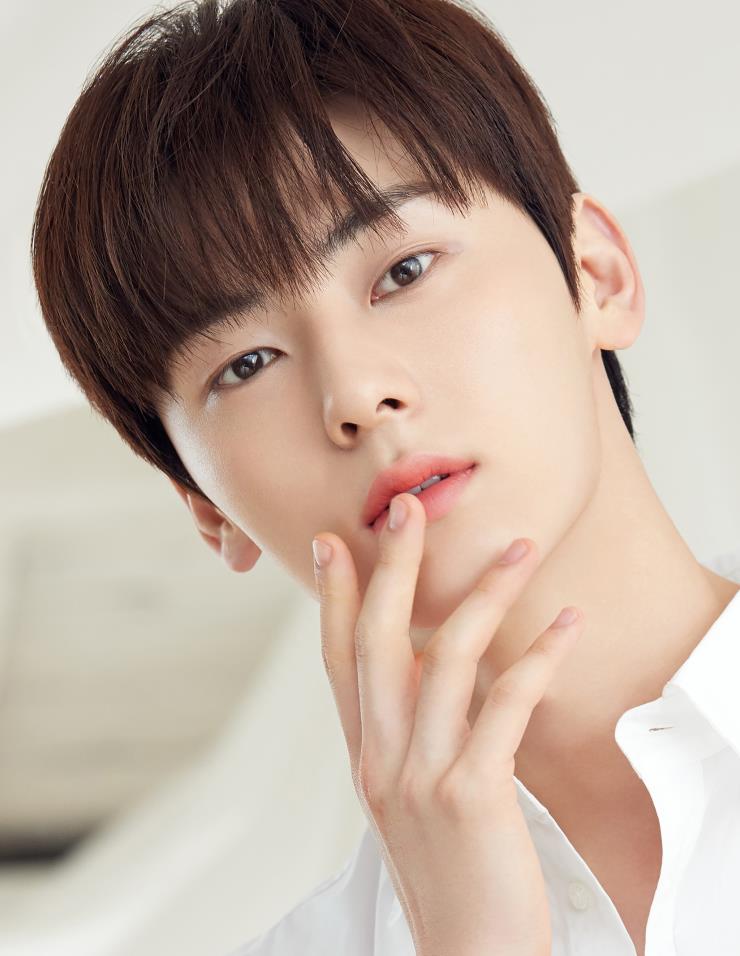 황민현 X 이니스프리