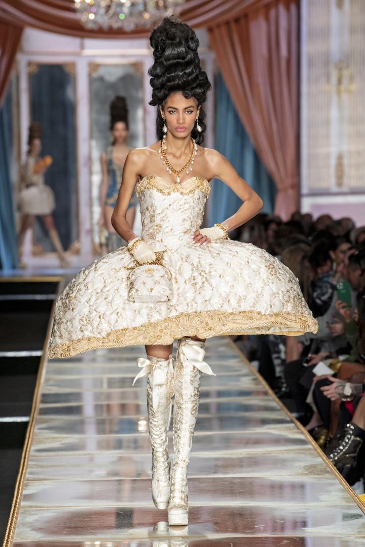 모스키노 2020 F/W 컬렉션. @IMAXtree.com