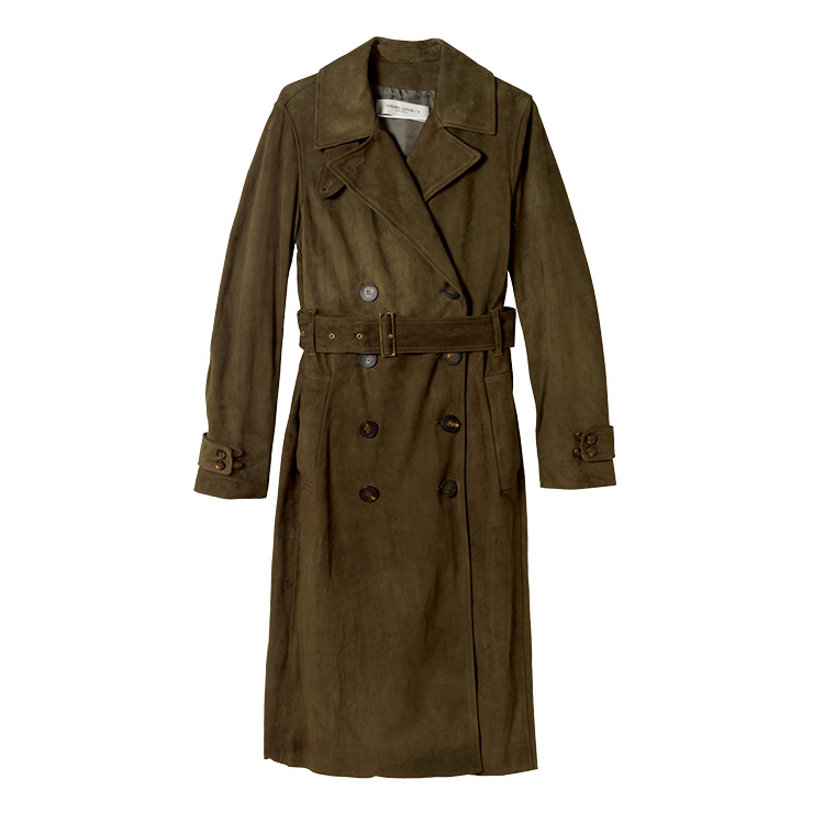 짙은 카키 컬러와 스웨이드 소재를 사용해 밀리터리 무드를 가미한 더블 브레스티드 코트는 2백78만원, Golden Goose. 