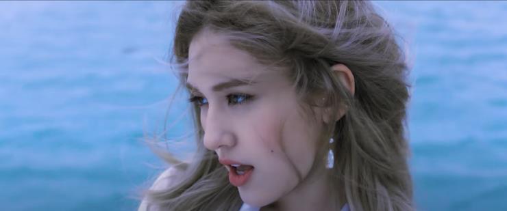 SOMI - 'What You Waiting For' M/V에서 캡쳐.