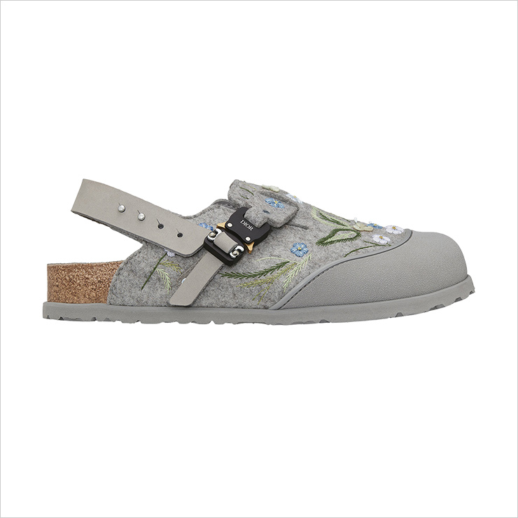 보태니컬 자수를 더한 펠트와 누벅 소재의 샌들은 가격 미정, Dior Men x Birkenstock.