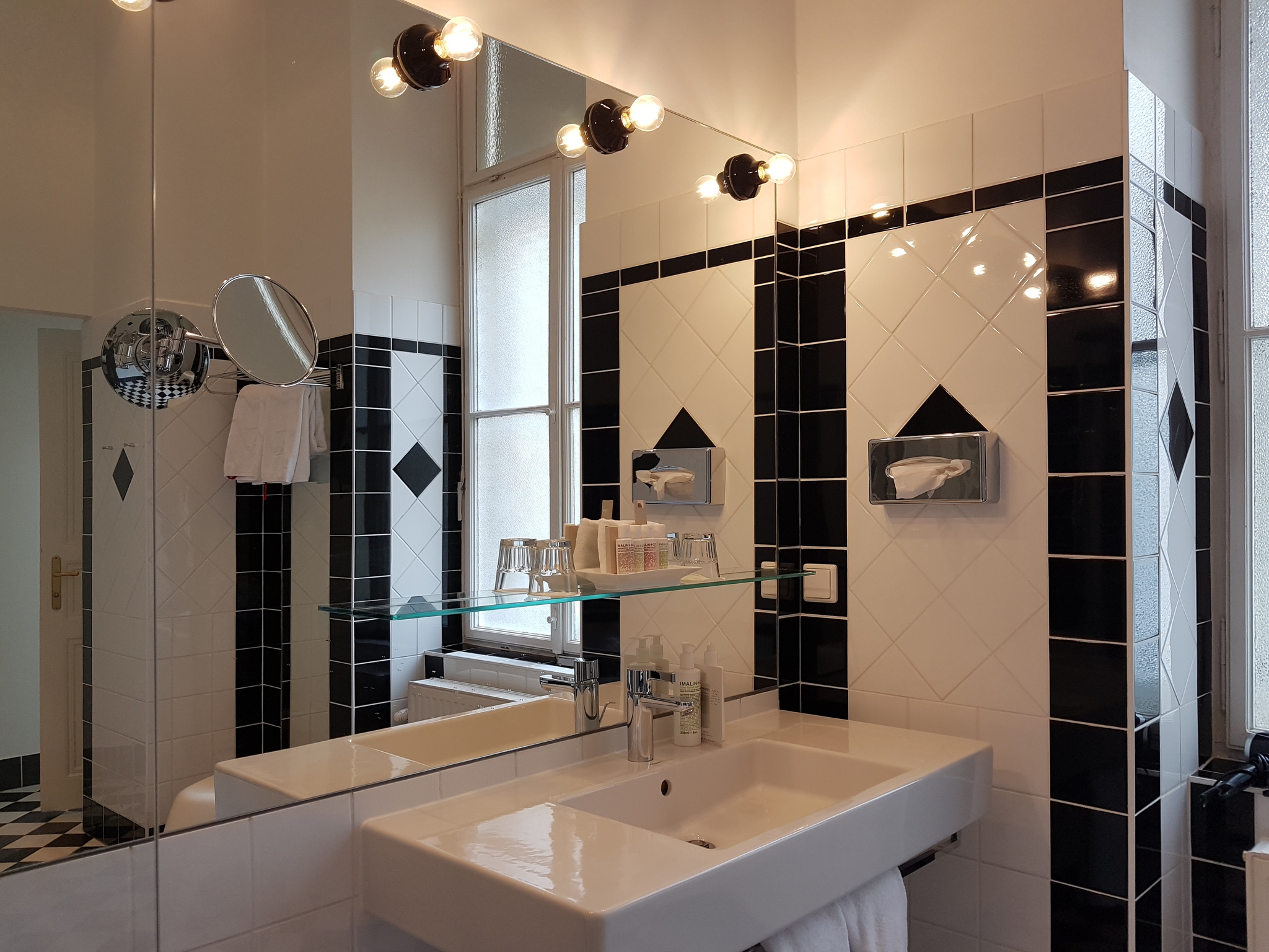 각자의 생활 습관을 고려해 수시로 쓰는 물건은 바로 손이 닿는 곳에 놓는다. 사진/ 이선배