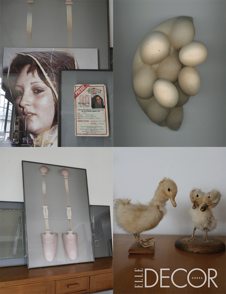 (왼쪽 위부터 시계 방향으로) ‘Woman in A Rain Hat’(1996)과 ‘Libeération Press Pass’(1989, 2012), ‘Eggs’(2013), ‘Two-Headed Chick’(2015), ‘Shoe Last’(2016) 작업을 위한 오브제들.