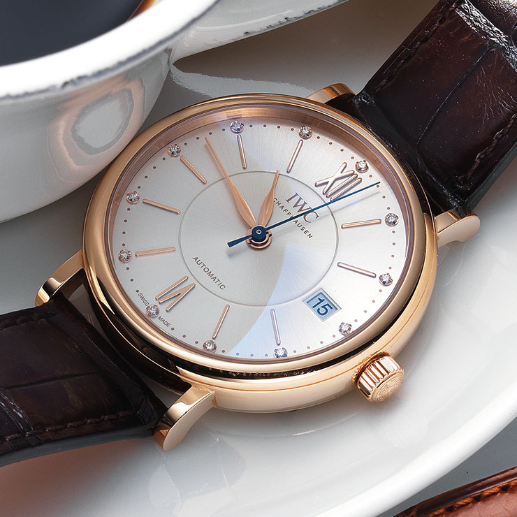 인덱스에 다이아몬드를 세팅한 ‘포르토피노 오토매틱 37’ 워치는 1천6백10만원, IWC. 