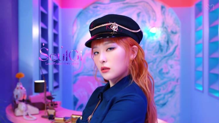 출처 레드벨벳 <퀸덤> MV 캡처