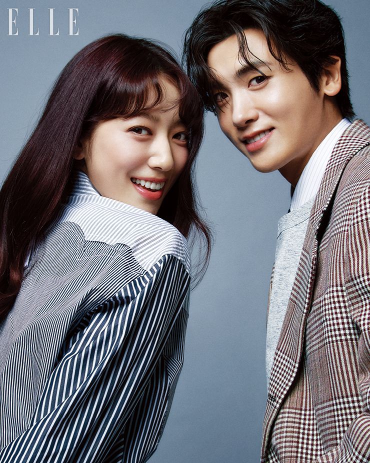 박신혜가 입은 셔츠는 Maison Margiela. 박형식이 입은 셔츠와 재킷, 티셔츠는 모두 Bottega Veneta. 