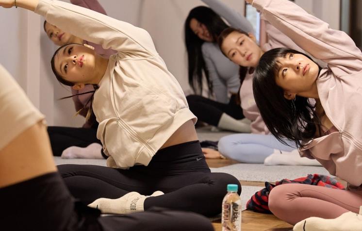 무브먼트 프로그램에 참여 중인 리정과 모니카