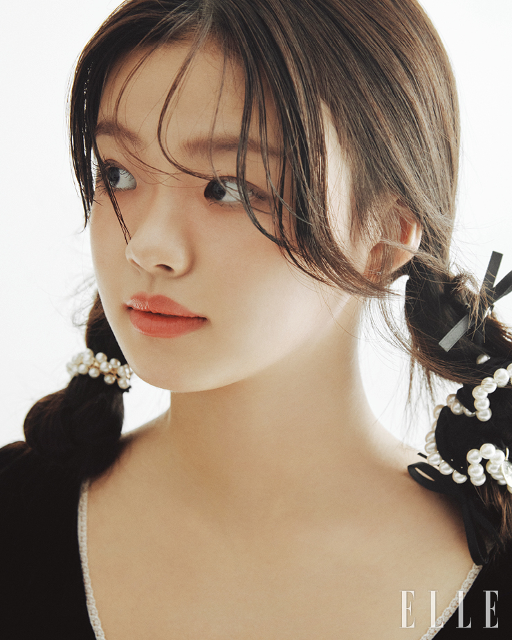 블랙 원피스는 Authenti.