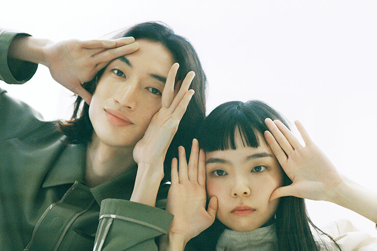 봉우가 입은 재킷은 2백89만원, Fendi. 희연이 입은 벌룬 소매 톱은 가격 미정, Isabel Marant. 