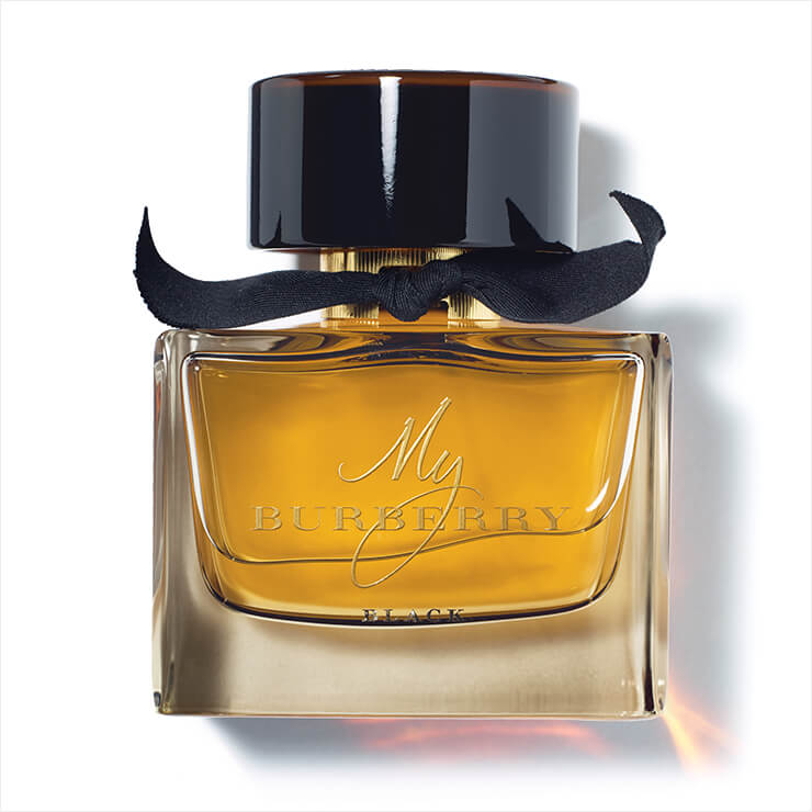 폭풍이 몰아치는 런던의 정원을 담았다. 짙은 보틀만큼이나 깊고 매혹적인 마이 버버리 블랙.