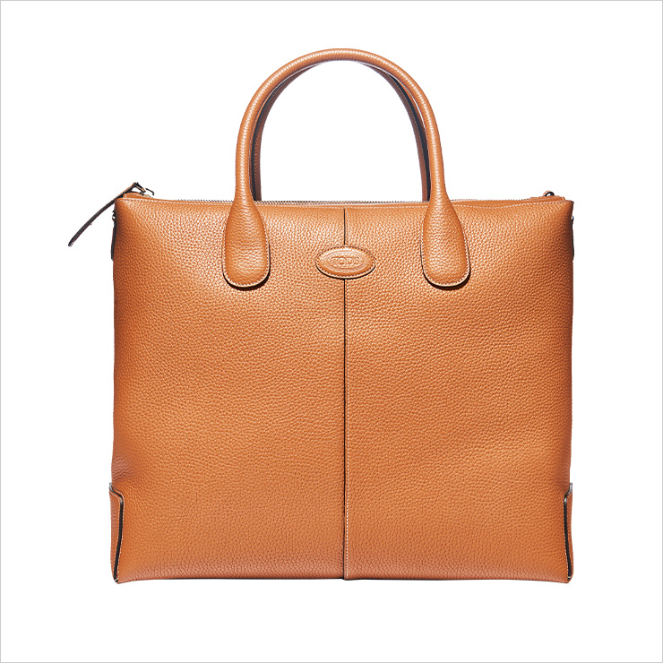캐멀 컬러의 슈퍼사이즈 백은 가격 미정, Tod’s.