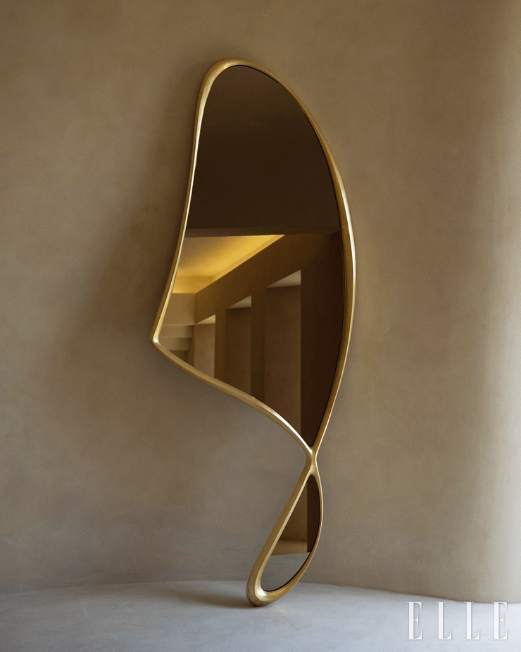 ‘Momentum Mirror II’.