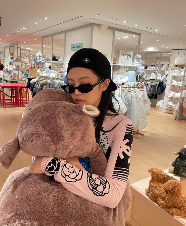 @jennierubyjane