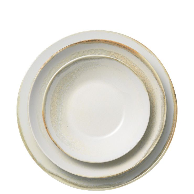 스톤 웨어 플레이트 27㎝ 1만4천원, 스톤 웨어 플레이트 18㎝, 21㎝ 각 1만2천원, Zara Home.