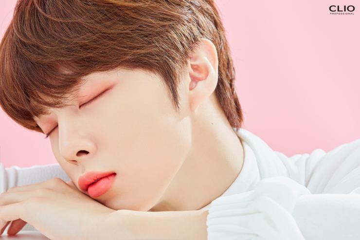 '클리오'의 모델이 된 업텐션의 김우석