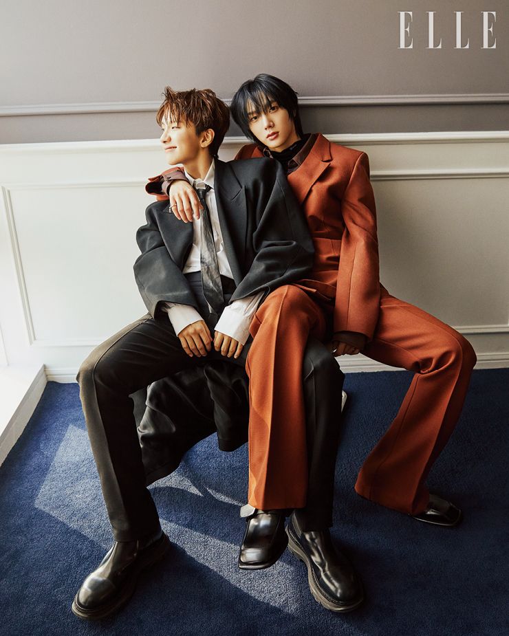 운학이  입은  코트와  이너  웨어  셔츠 ,  팬츠 ,  타이 ,  슈즈는  모두 Alexander McQueen.  성호가  입은  코트와  팬츠는  모두 Egon Lab.  셔츠와  슈즈는  모두 Burberry.  이너  웨어  톱은 Raf Simons.  링은 Chrome Hearts.