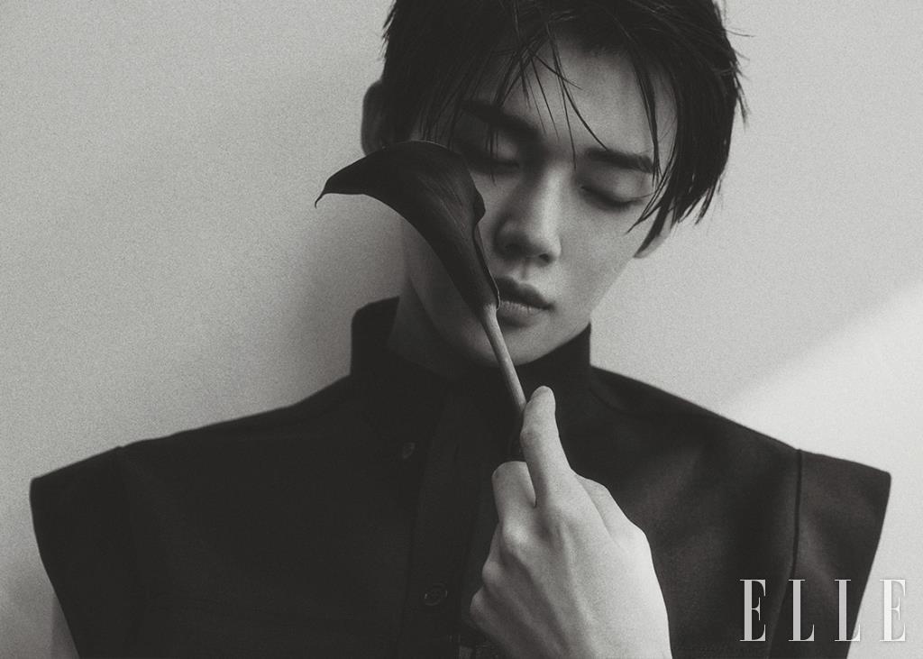원피스는 Burberry. 