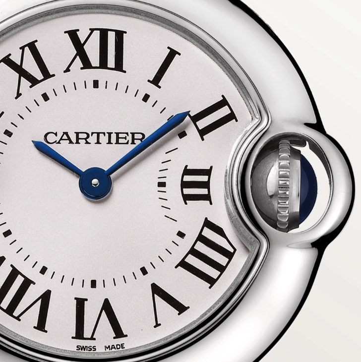 로만 숫자가 시그니처인 발롱 블루 드 까르띠에 워치는 까르띠에(Cartier).