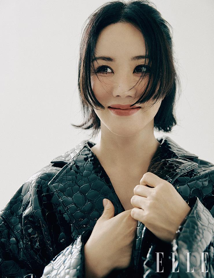 오버사이즈 코트는 Bottega Veneta.