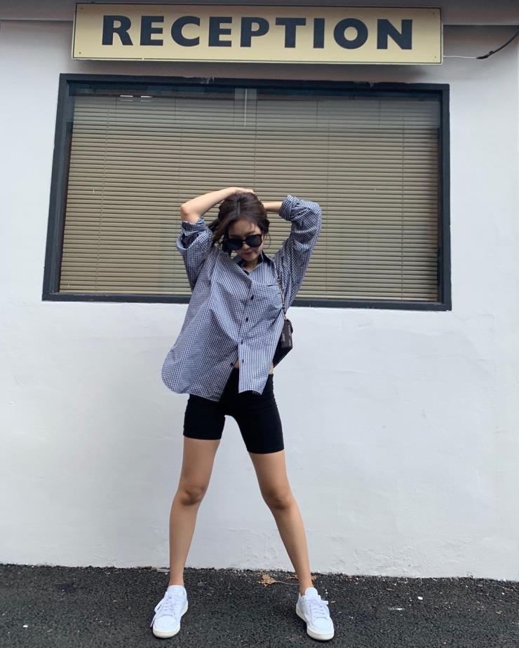 @jennierubyjane        