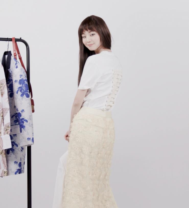 백 레이스 디테일 티셔츠는 Off White™.