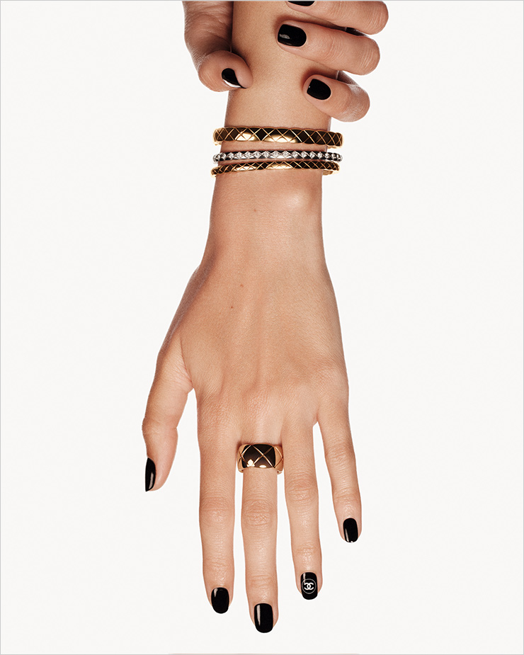 코코 크러쉬 2024 캠페인에 함께한 샤넬 앰배서더 루시 보인턴.