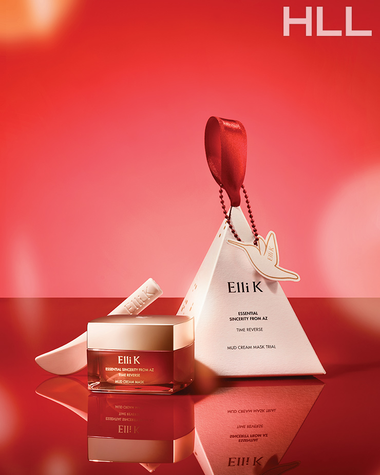 피부 톤 케어에 탁월한 아이템. 수분 가득한 크림 머드 제형이 거칠어진 피부 결을 매끈하게 정리하고 손상된 피부 장벽을 보호한다. 타임 리버스 머드 크림 마스크 트라이얼(스파츌라 포함) 20g 2만6천원 ELLI K.