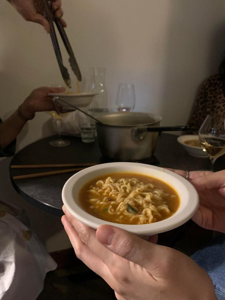 '거절할 수 없는 제안을 하지' 같은 버터라면의 맛! photo by 이경섭 