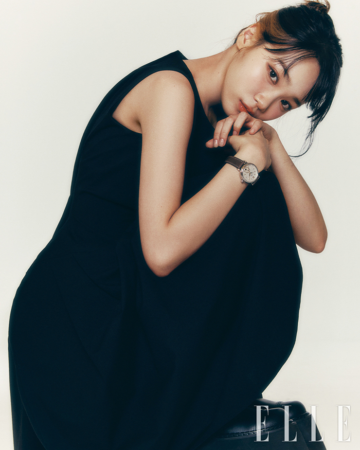 스테인리스 스틸 케이스에 낮 & 밤 디스플레이 기능을 적용하고 토프 카프스킨 스트랩을 조합한 ‘포르토피노 오토매틱 데이 & 나이트 34’ 워치는 8백70만원, IWC.