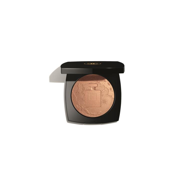 에끌라 루네이르 오르 로즈 16g/ 9만 2000원 샤넬 뷰티.