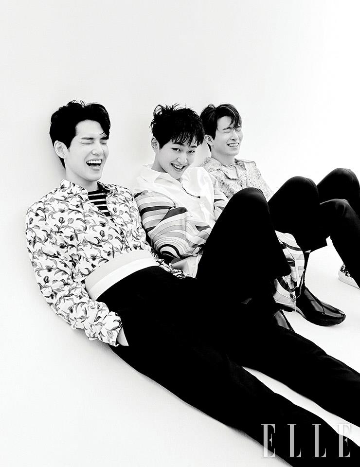 원필이 입은 플라워 패턴 셔츠와 스트라이프 이너 블랙 팬츠, 벨트는 모두 Dior Men. 온유가 입은 롱 슬리브리스 패턴 셔츠는 Raf Simons by G. Street 494 Homme+. 블랙 팬츠는 스타일리스트 소장품. 슈즈는 Asics SportStyle. 실버 네크리스는 Verutum. 영재가 입은 플라워 패턴 셔츠와 블랙 팬츠는 모두 스타일리스트 소장품. 슈즈는 Dior Men. 체인 실버 네크리스는 Hustad. 디올 로고의 네크리스는 Dior Men.